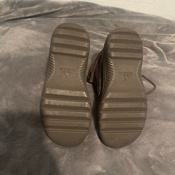 Kids Yeezy Dessert Oil - Picture 2 of 2